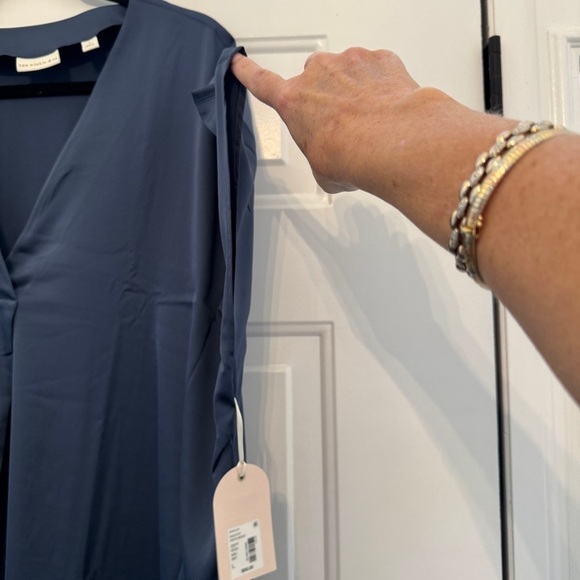 NWT - VAN WINKLE & CO. V-Neck Short Dolman Sleeve Satin Midi Nightgown - Size: L - Picture 6 of 6